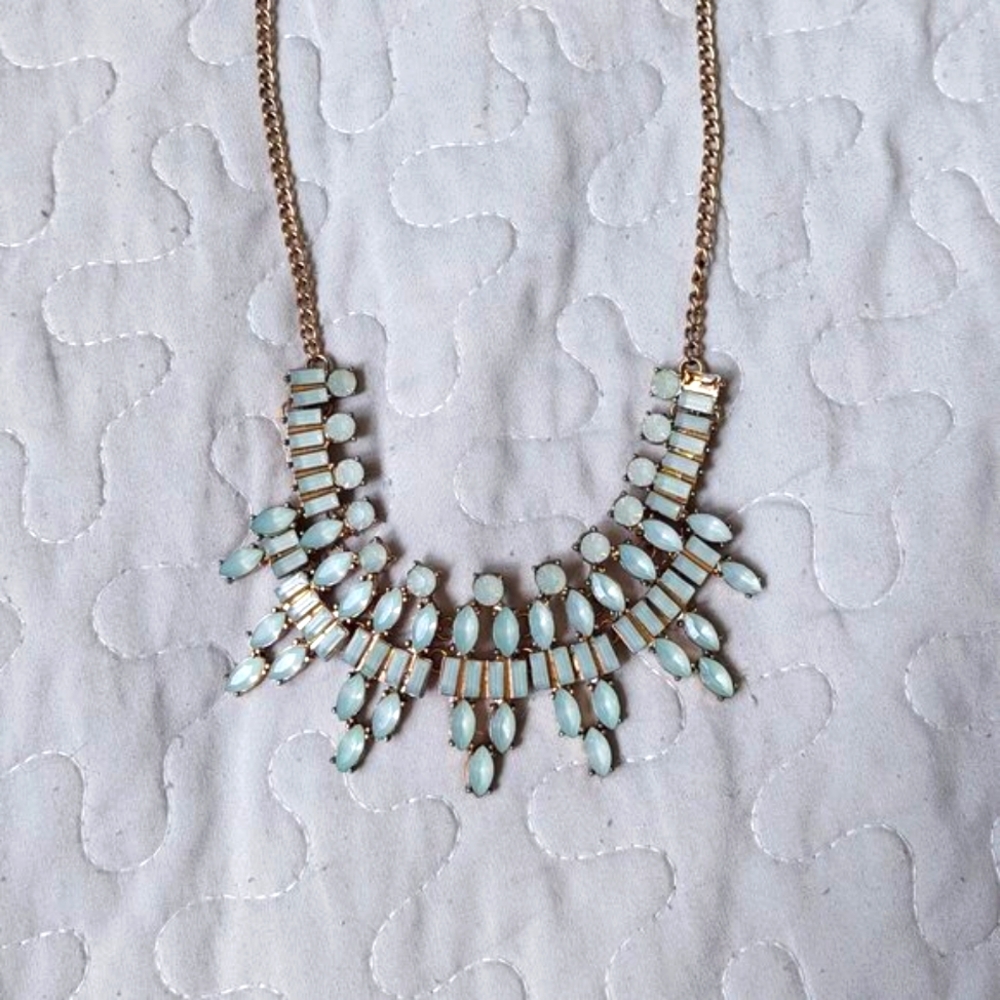 (Free wth purchase) 2010s statement necklace
